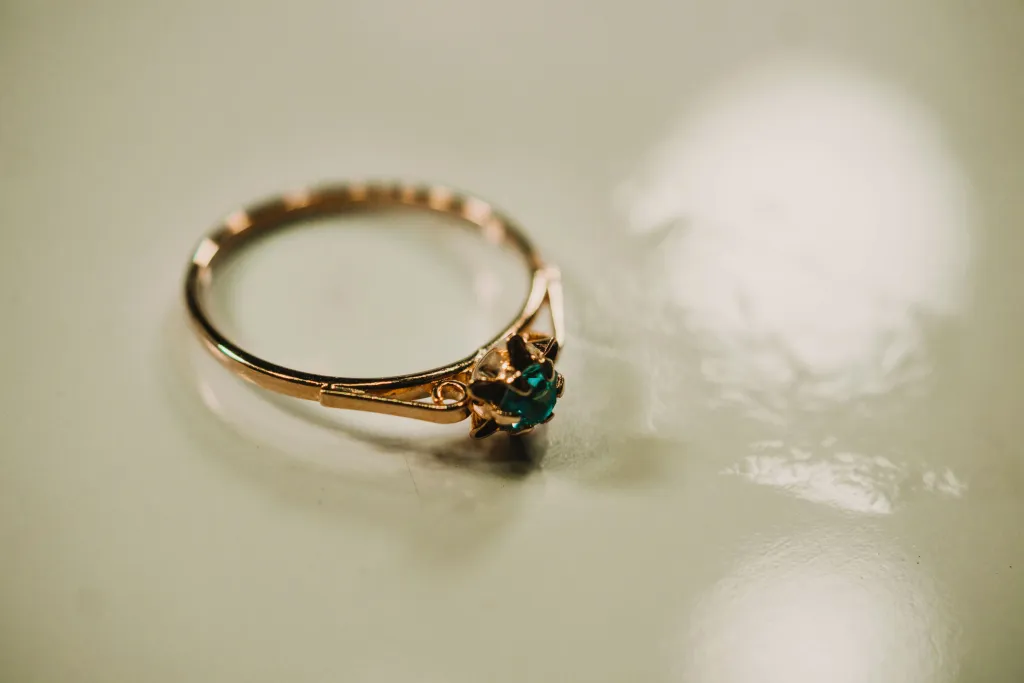 Jewelry & Goldsmith Product Details Ecommerce Premium Product Lifestyle