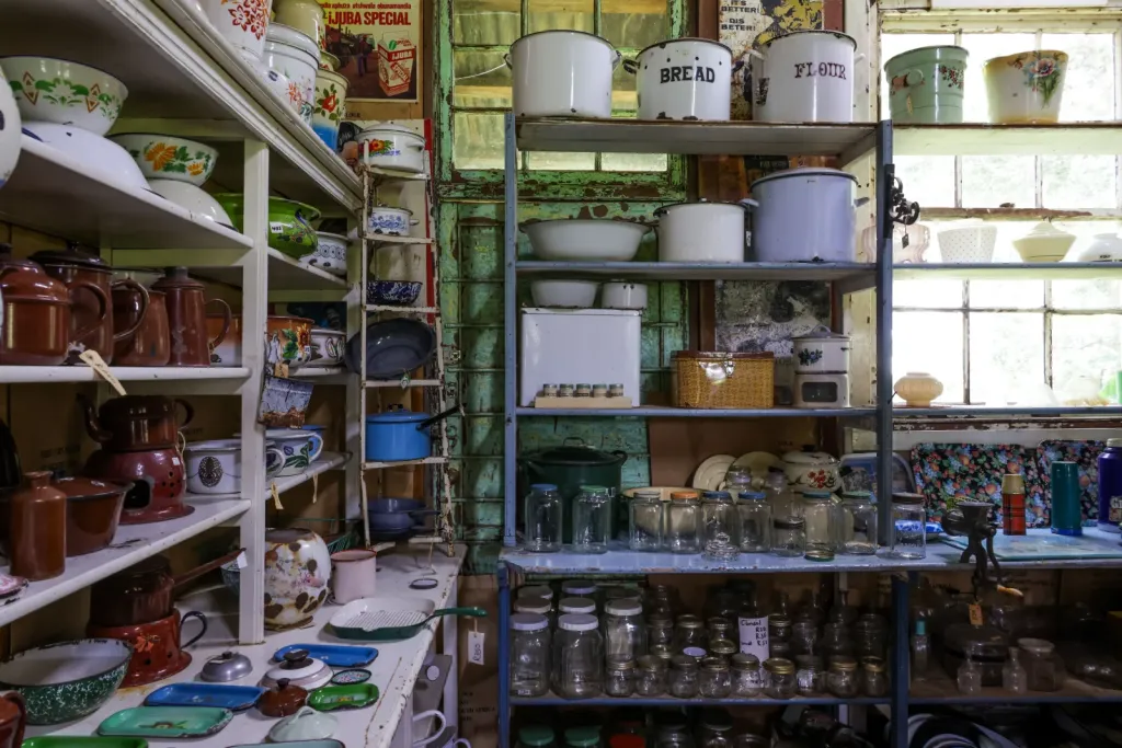 Bakeware Store alternate store layout