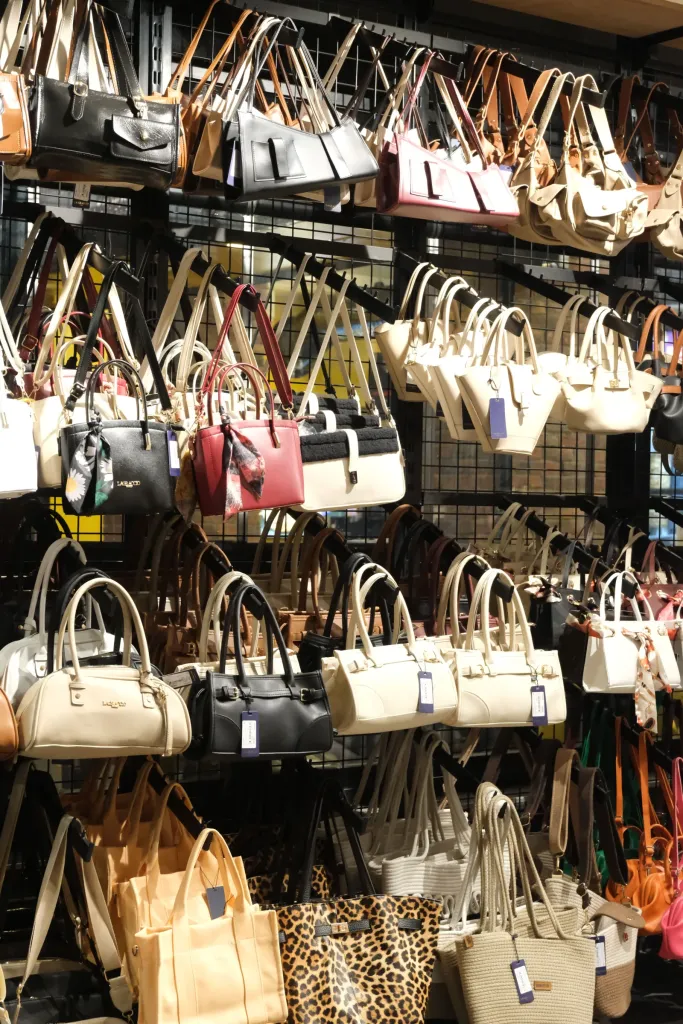 Handbags Store alternate store layout
