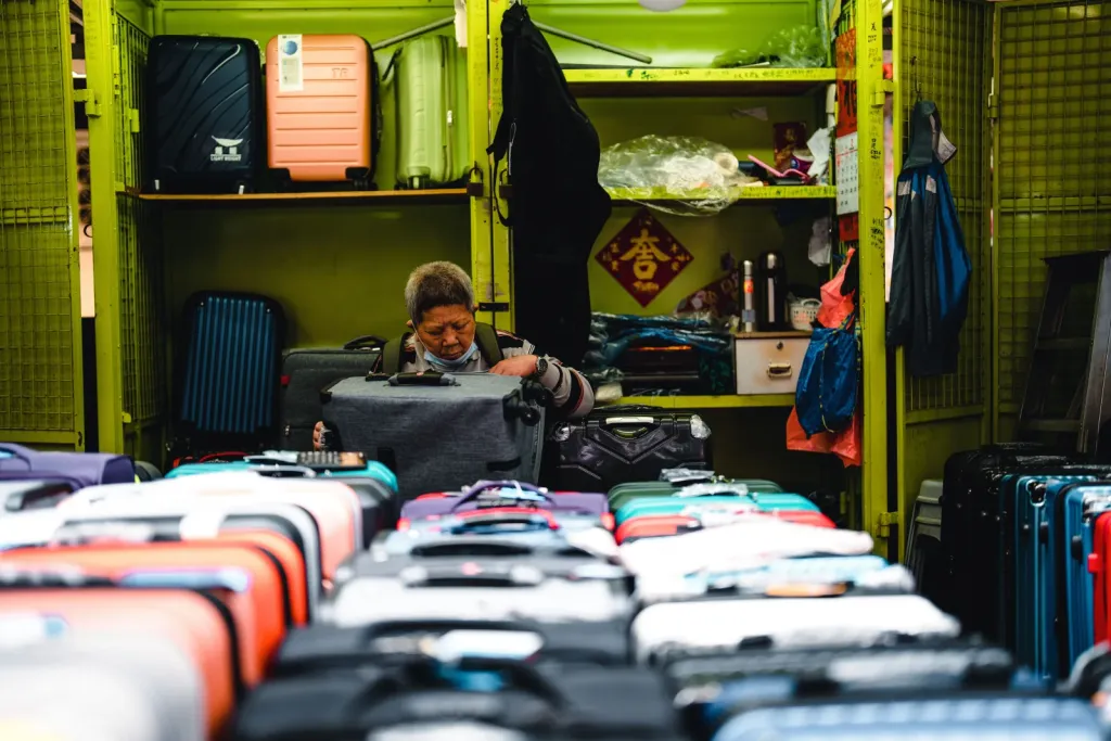 Suitcase Store premium slider image