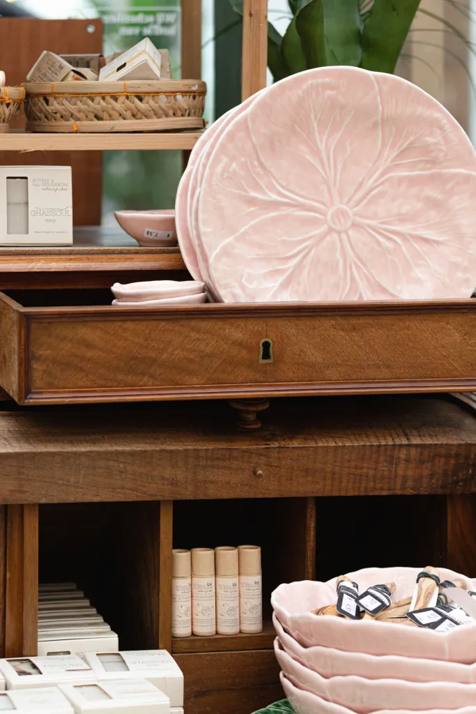 Tableware Store premium slider image