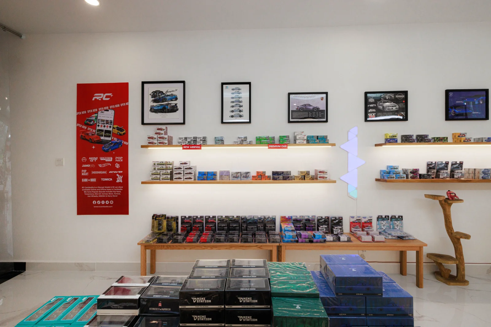 Collectibles Store premium slider image